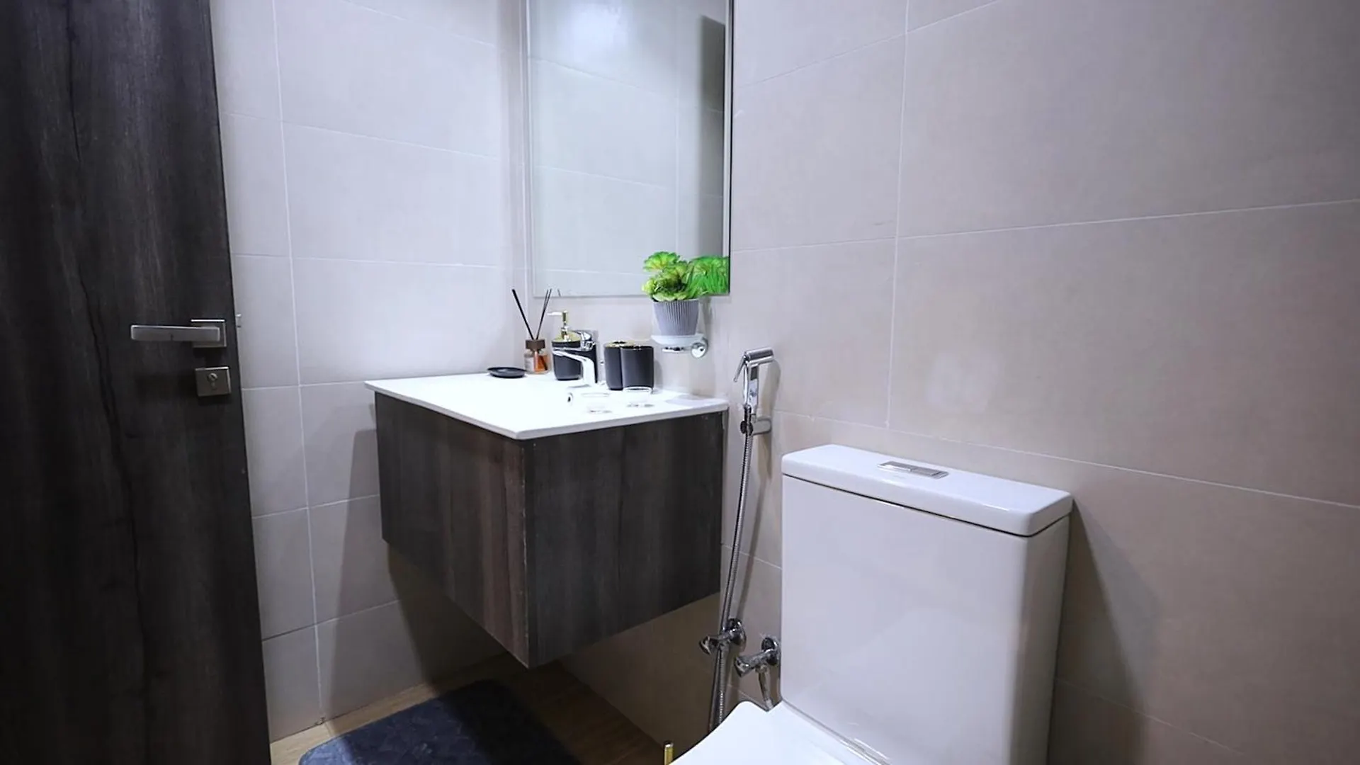 2 Bedroom Elegant Apartment In Dubailand