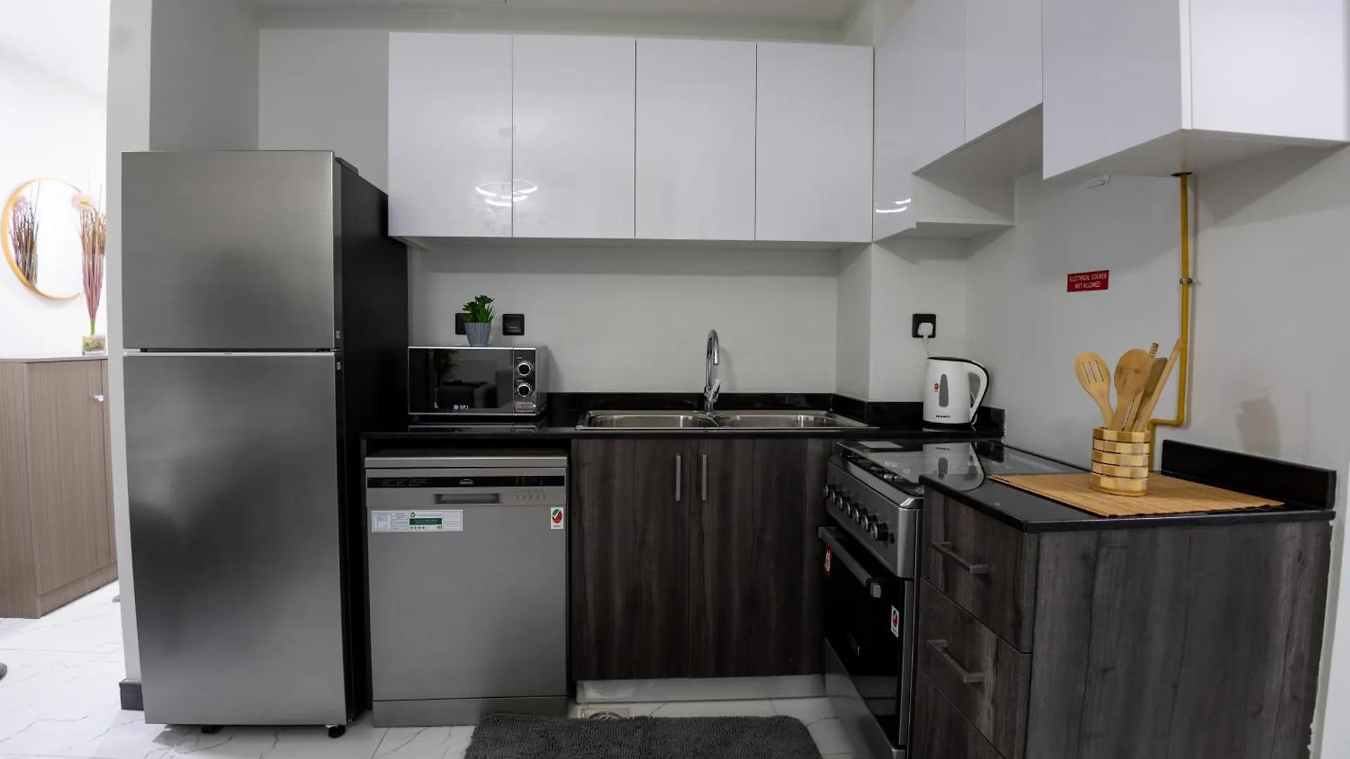 2 Bedroom Elegant Apartment In Dubailand
