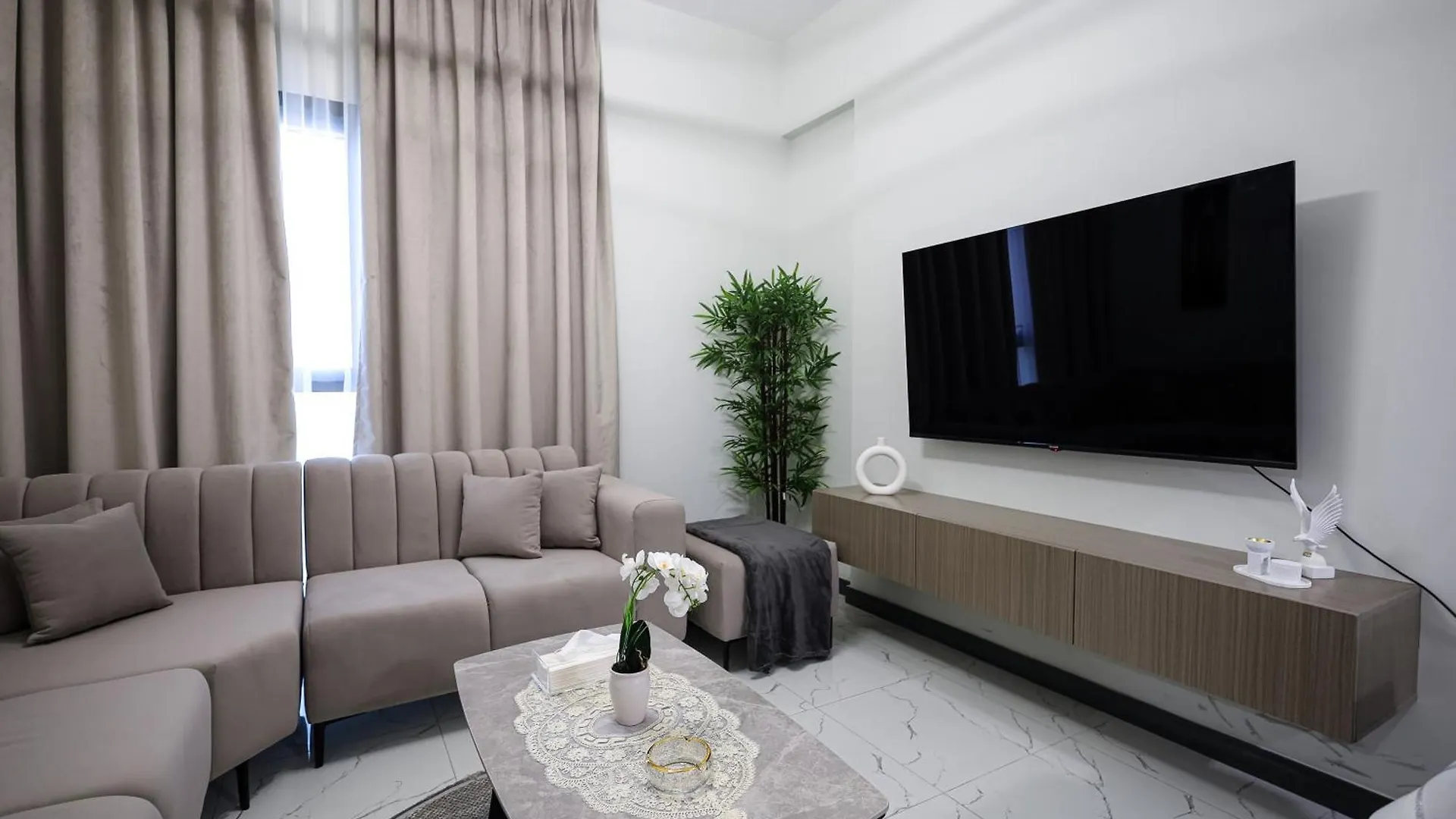 2 Bedroom Elegant Apartment In Dubailand