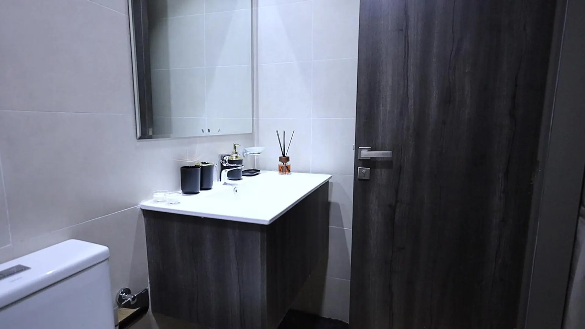2 Bedroom Elegant Apartment In Dubailand