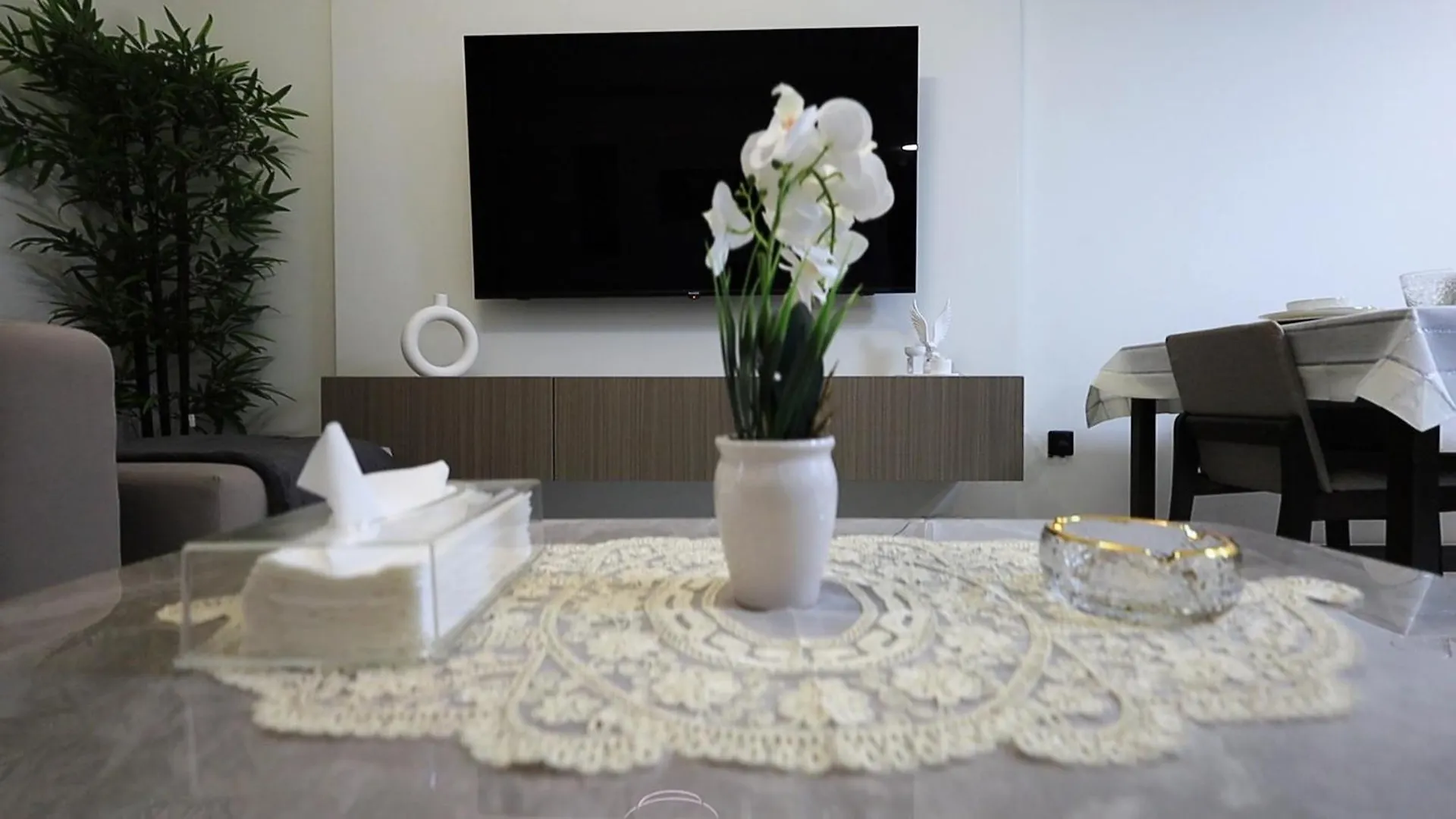 2 Bedroom Elegant Apartment In Dubailand